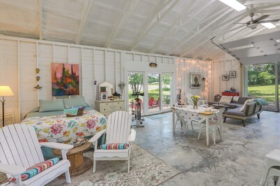 Coffeyville Countryside Studio w/ Fire Pit!