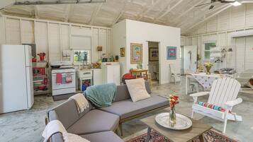 Apartment (0 Bedroom) | Interior