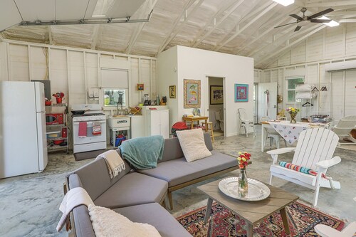 Coffeyville Countryside Studio w/ Fire Pit!