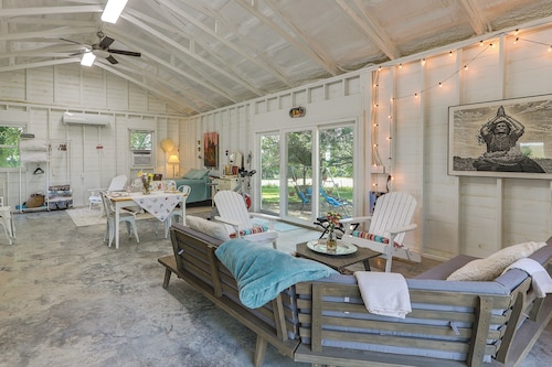 Coffeyville Countryside Studio w/ Fire Pit!