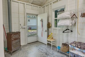 Apartment (0 Bedroom) | Interior