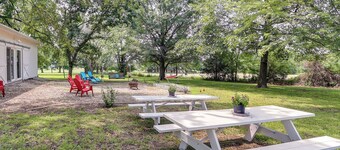 Coffeyville Countryside Studio w/ Fire Pit!
