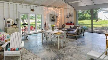 Apartment (0 Bedroom) | Interior