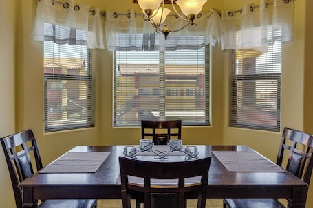 ์ํํธ (3 Bedrooms) | ๋ด๋ถ