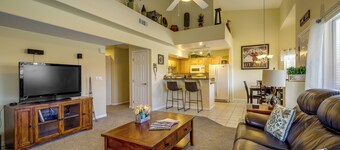 Mesquite Condo w/ Community Pool & Hot Tub!