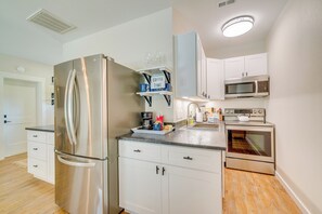 House (1 Bedroom) | Interior - Cozy Ocala Retreat w/ Pool, Screened Lanai! (Ocala)