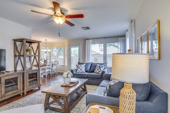 House (4 Bedrooms) | Front of property - Fenced Yard + Patio: Family Home in Round Rock (Round Rock)