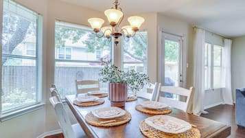 House (4 Bedrooms) | Interior