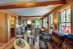 House (3 Bedrooms) | Interior