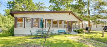 4-season Anglers Cabin At Shawano Lake w/ Views!