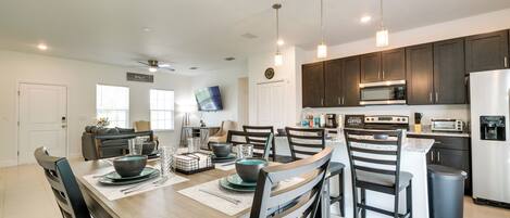 House (4 Bedrooms) | Front of property