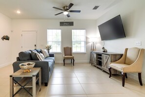 House (4 Bedrooms) | Interior - Bright, Pet-friendly Home: 16 Mi to Downtown Ocala (Ocala)