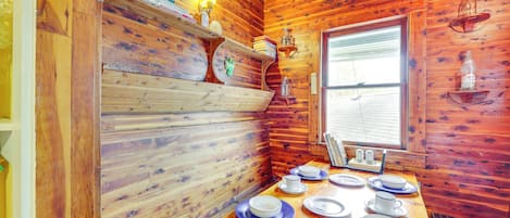 House (5 Bedrooms) | Interior