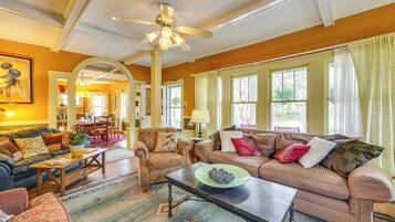 House (5 Bedrooms) | Interior