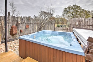 Interior - 'ark Bunkhouse' Fredericksburg Hideaway w/ Hot Tub (Fredericksburg)