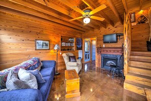 Interior - 'ark Bunkhouse' Fredericksburg Hideaway w/ Hot Tub (Fredericksburg)