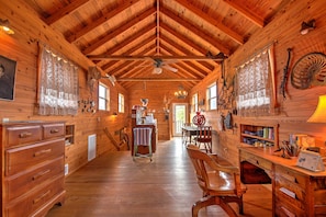 Interior - 'ark Bunkhouse' Fredericksburg Hideaway w/ Hot Tub (Fredericksburg)