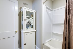 Rumah (2 Bedrooms) | Interior