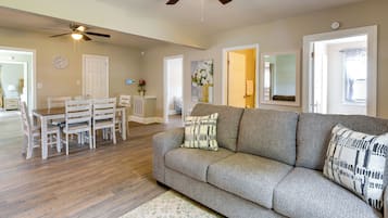 House (4 Bedrooms) | Front of property