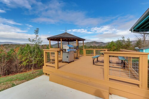 Private Saltwater Pool: Mtn-view Copperhill Home