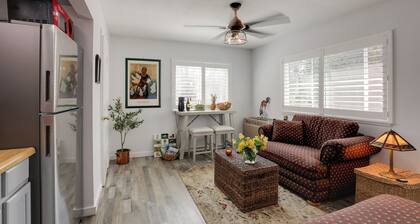 Hot Tub & Grill: Pet-friendly Apt, Walk to Midtown