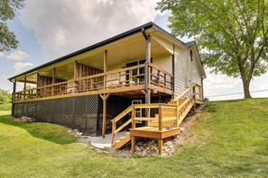 Apartment (0 Bedroom) | Interior - Lovely Ozarks Cabin Rental ~ 5 Mi to Beaver Lake! (Eureka Springs)