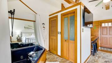 Apartment (0 Bedroom) | Interior