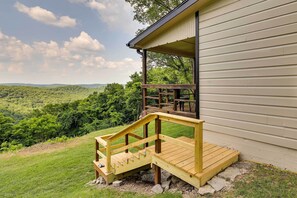 Apartment (0 Bedroom) | Interior - Lovely Ozarks Cabin Rental ~ 5 Mi to Beaver Lake! (Eureka Springs)