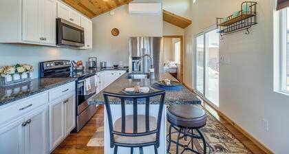 2 Mi to Rainbow Lake: Lovely Lakeside Tiny Home