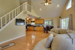 House (3 Bedrooms) | Interior