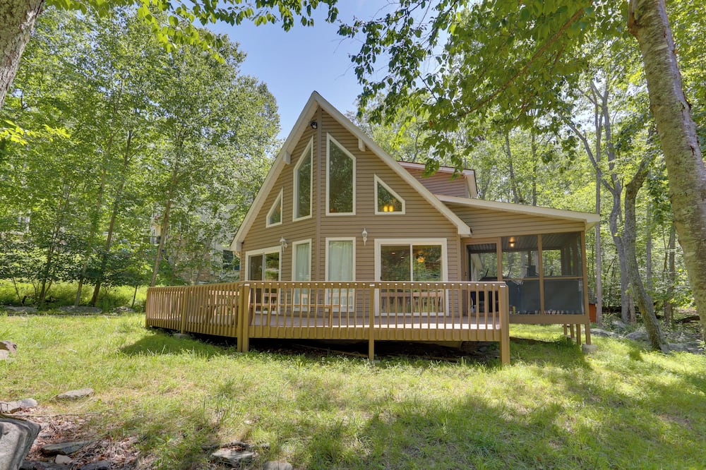 Pools, Hot Tub & More: Bushkill Mountain Getaway! - Tamiment, PA