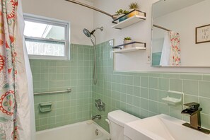 House (2 Bedrooms) | Interior - Port Charlotte Home w/ Sunroom, Grill & Fire Pit! (Port Charlotte)