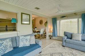 House (2 Bedrooms) | Interior - Port Charlotte Home w/ Sunroom, Grill & Fire Pit! (Port Charlotte)