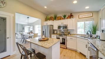 House (5 Bedrooms) | Interior