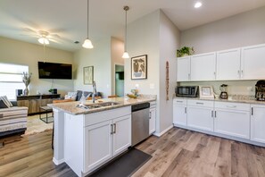 Interior - Rockport Beach House w/ Pop-up Bar & Gas Grill! (Rockport)