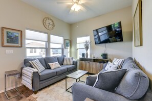 TV - Rockport Beach House w/ Pop-up Bar & Gas Grill! (Rockport)