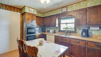 Apartamento (3 Bedrooms) | Cocina privada | Microondas, horno, placa de cocina y lavavajillas