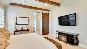 3 bedrooms, desk, laptop workspace, iron/ironing board