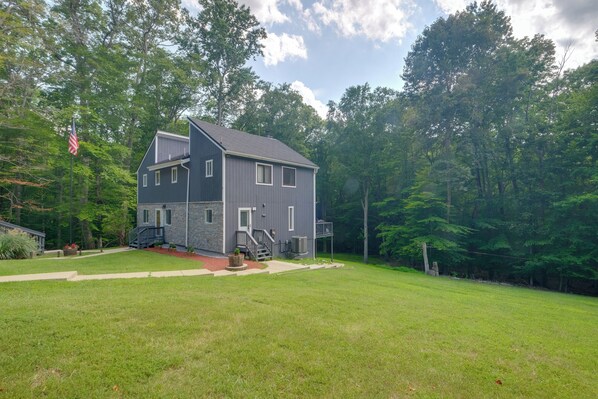 Interior - Spacious & Serene Lake Ridge Retreat w/ Game Room! (Woodbridge)