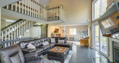 Spacious & Serene Lake Ridge Retreat w/ Game Room!