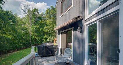 Spacious & Serene Lake Ridge Retreat w/ Game Room!