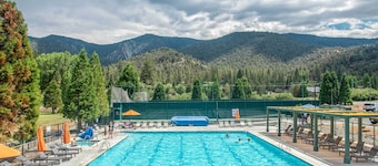 Modern Pine Mountain Club Cabin w/ Community Pool!