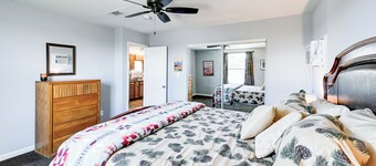 Kingman Vacation Rental w/ Private Yard & Fire Pit