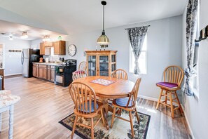 Cottage (2 Bedrooms) | Interior - Kingman Vacation Rental w/ Private Yard & Fire Pit (Kingman)