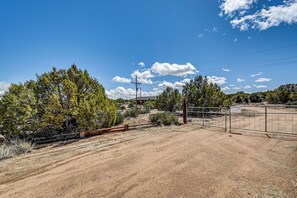 Cottage (2 Bedrooms) | Interior - Kingman Vacation Rental w/ Private Yard & Fire Pit (Kingman)