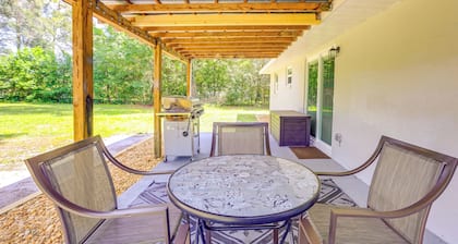 Modern Ocala Oasis w/ Fire Pit + Gas Grill!