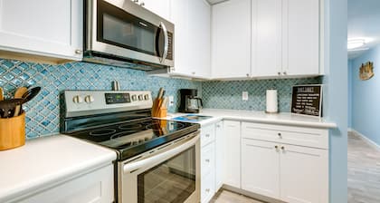 Waterfront Key Allegro Condo w/ Balcony & Pool