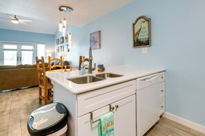 Apartment (2 Bedrooms) | Interior - Waterfront Key Allegro Condo w/ Balcony & Pool (Rockport)