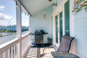 Apartment (2 Bedrooms) | Interior - Waterfront Key Allegro Condo w/ Balcony & Pool (Rockport)