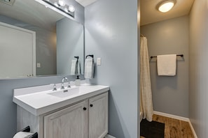 Apartment (3 Bedrooms) | Bathroom | Shower - Dog-friendly Baraboo Vacation Rental w/ Yard! (Baraboo)